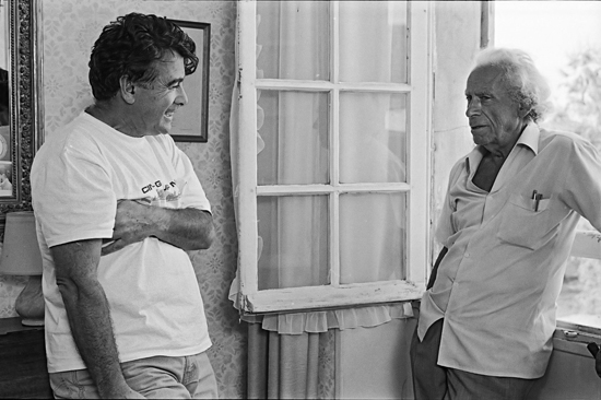 Alain Levent et Samuel Fuller - sur le tournage de <i>La Ferme du malheur</i><br class='manualbr' />© Photo Marc Salomon