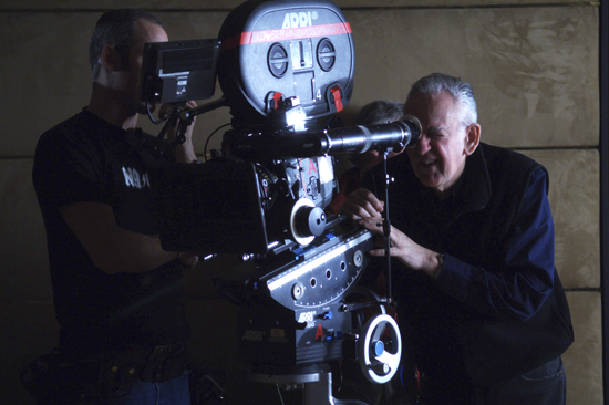 Phil Meheux, BSC - sur le tournage de <i>Casino Royale</i><br class='manualbr' />(Photo Jay Maidment, Eon Productions)