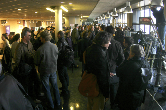 Visitors on La fémis ground floor (space dedicated to cameras) - © Nelly Florès - AFC