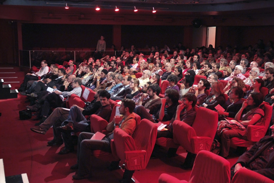 Les invités dans la salle Olivier Benoît de l'Espace Pierre Cardin - Lors de la présentation de la pellicule Fujifilm Eterna Vivid 500
