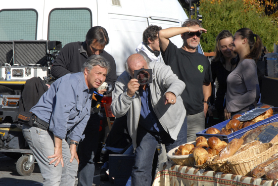 Arthur Cloquet et Jean Becker mettent en place un plan - Sur le tournage de <i>La Tête en friche</i><br class='manualbr' />Photo Nathalie Eno