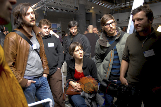 Autour de l'appareil numérique Canon sur le stand RVZ - © Nelly Flores - AFC