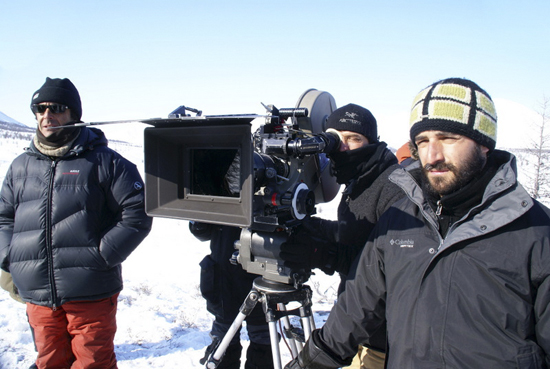 Nicolas Vanier, à gauche, et Stéphane Paillard, 1<sup class="typo_exposants">er</sup> assistant opérateur - Sur le tournage de <i>Loup</i> (Crédit Stéphane Paillard)