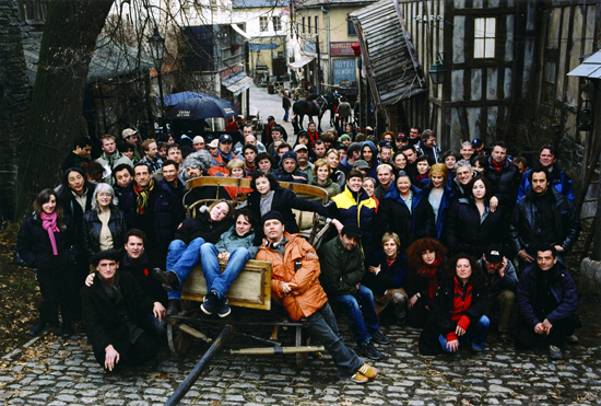 Photo de l'équipe de " La Môme " - Tetsuo Nagata, debout, 2<sup class="typo_exposants">e</sup> en partant de la gauche