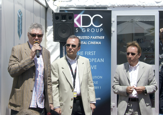 Pïerre-William Glenn, président de la CST, présente Bernard Collard directeur général XDC International et Alain Rémond directeur général XDC France