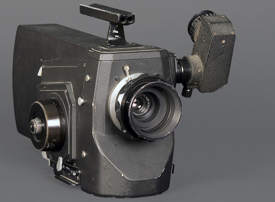 Prototype de l'Aaton 35 mm mis au point par Jean-Pierre Beauviala et Jean-Luc Godard - Collection Cinémathèque française