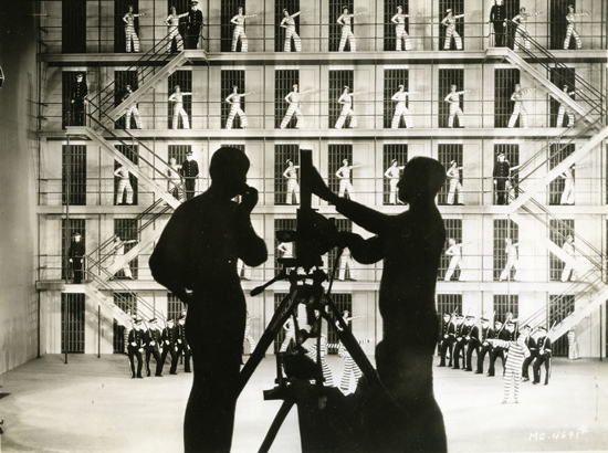 Sur le tournage de "Broadway to Hollywood" de Willard Mack, photographié par Norbert Brodine et William H. Daniels (1933) - Cinémathèque française