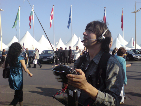 Le chef opérateur Cyril Barbaçon aux commandes du dirigeable Soulcam - Photo JJ Bouhon