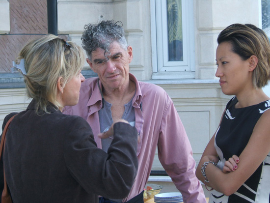 Rencontre Fujifilm sur la terrasse du Carlton - Christopher Doyle, entouré de Rain Cathy Li à droite et de Madelyn Most.