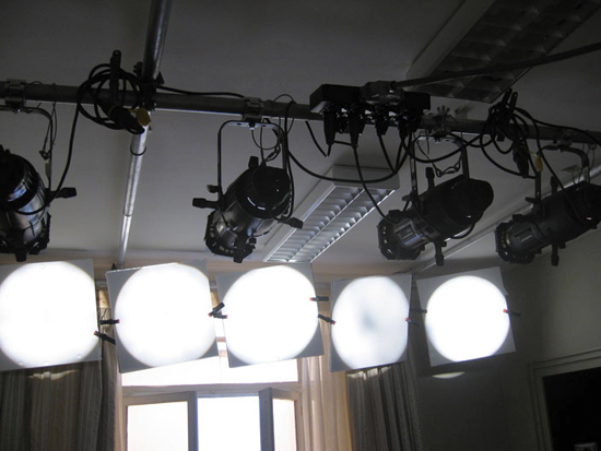 Dispositif de grill au plafond - Découpes suspendues et panneaux réfléchissants ou diffusants