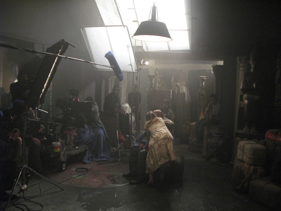 Tempête sous les combles - sur le tournage de <i>Musée haut, musée bas</i> photographié par Pascal Ridao<br class='manualbr' />Photo David Koskas