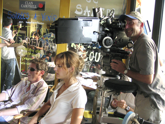 Sur le tournage de " L'Ecole pour tous " - Eric Rochant et Elodie Navarre, assis, Pierre Novion à la caméra (photo Maryline Touret)