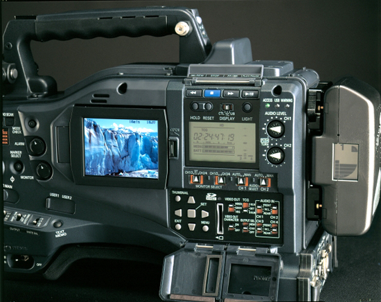 La caméra AJ-HPX3000G - Vue latérale de l'écran LCD et des touches donnant accès aux réglages