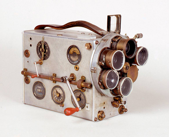 Caméra Caméréclair, conçue par Jean Méry pour la société Eclair, 1928 - Collection Cinémathèque française