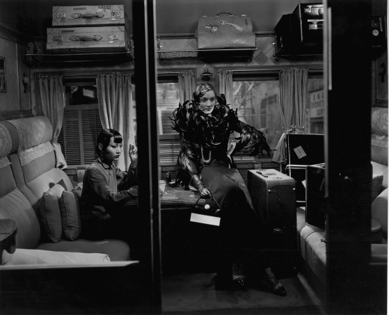 Anna May Wong et Marlene Dietrich - Dans <i>Shanghai Express</i>, de Josef von Sternberg (1932), photographié par Lee Garmes et James Wong Howe - Collection Deutsche Kinemathek