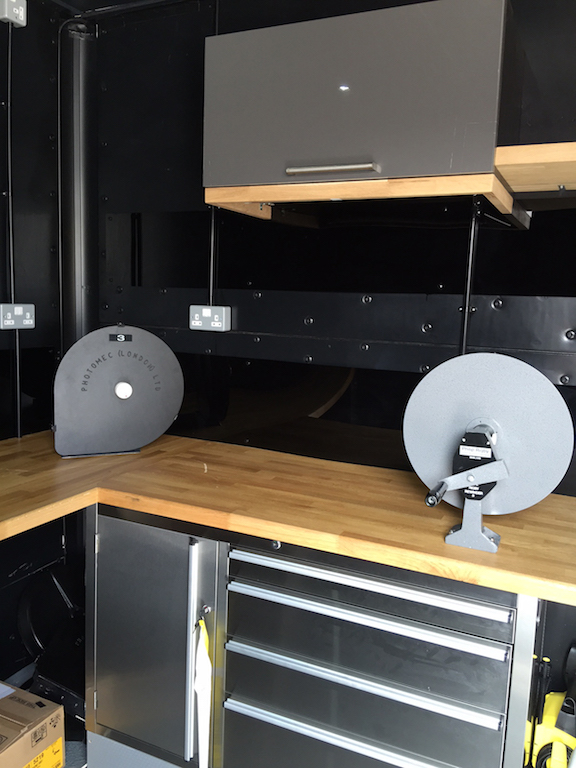 La chambre noire est équipée d'une enrouleuse, d'un scanner, d'un densitomètre et divers accessoires - DR