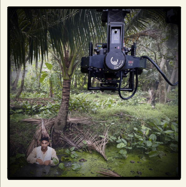 Nassim se mouille sous le regard de la Sony Venice montée sur Stab One - Photo Gilles Porte