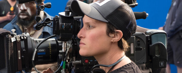 Rachel Morrison, ASC, filme à l'épaule sur {Black Panther}. - Photo : Matt Kennedy / Marvel Studios 2018
