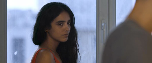 Hafsia Herzi, interprète et réalisatrice de "Tu mérites un amour" - (Capture d'image)