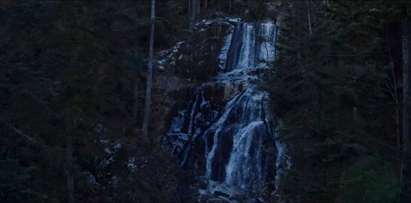 Cascade sous la neige - Capture d'image (cadre original)
