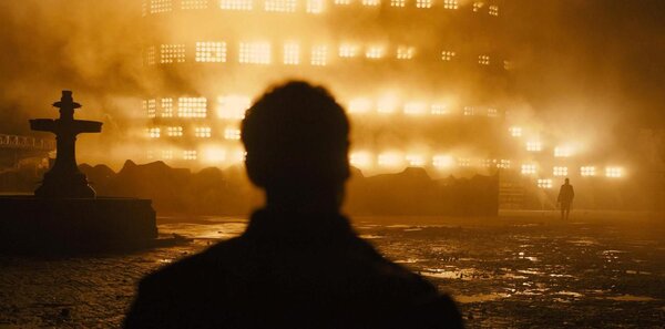 Structure des 2 000 ampoules de 1 000 W permettant de simuler l'église en flammes - Photo MPC Film