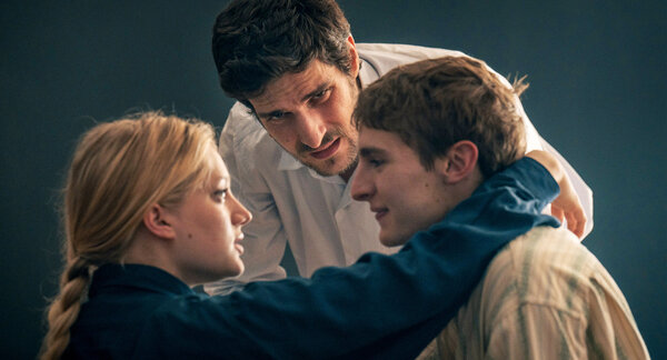 Nadia Tereszkiewicz, Louis Garrel et Vassili Schneider - Ad Vitam Production – Agat Films et C<sup class="typo_exposants">ie</sup> – Bibi Film TV – Arte France Cinéma