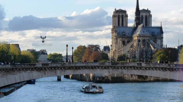 Cablecam 1D and Notre Dame Cathedral on the shooting of "Red 2" - Photo ACS France