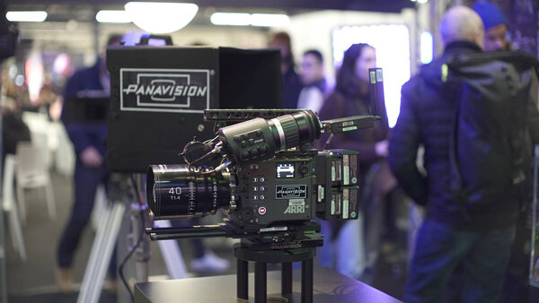 Arri Alexa 35 avec 40 mm anamorphique sérieT et batteriesV-Lock.