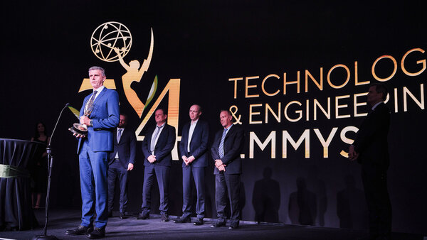 Dr Matthias Erb reçoit le prix Emmy® de technologie et d'ingénierie pour l'innovation à l'origine du système Arri Multicam