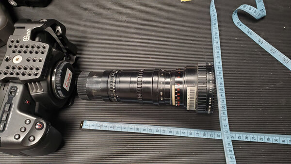 Caméra Blackmagic Pocket 4K et zoom Angénieux 15-150 mm - Photo Neder Hadj Hassen