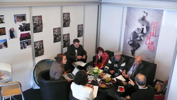 Joanne Delachair, à gauche, lors d'une réunion du jury du Prix Vulcain - Photo Jean-Noël Ferragut