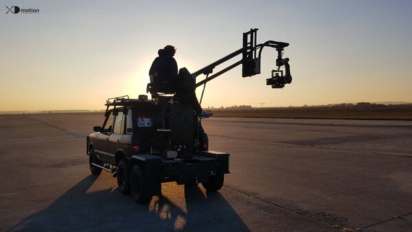 Range Rover crane