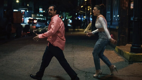 Adam Sandler et Julia Fox - Photo Julieta Cervantes - A24