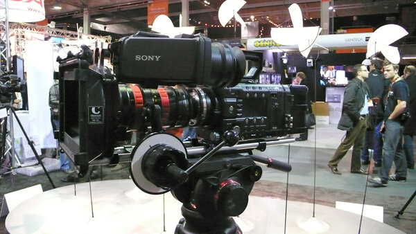 La nouvelle caméra PMW-F5 sur le stand Sony - Photo AFC - JN Ferragut