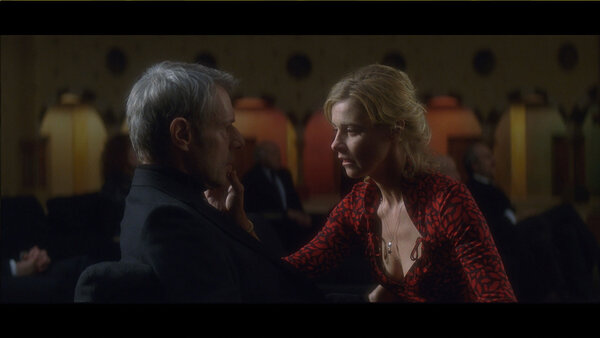 Lambert Wilson et Anne Consigny - Dans une des lumières de <i>Vous n'avez encore rien vu</i> - Photogramme