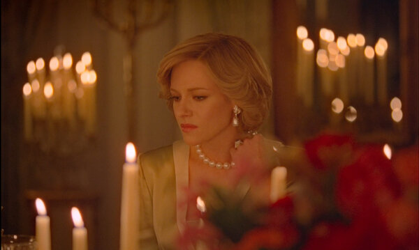 Scène du dîner - Kristen Stewart avec collier de perles