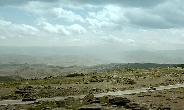 Papa Sierra sur le tournage d'une publicité pour la Porsche 911