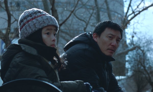 Carabelle Manna Wei et Chang Chen dans "Lucky Lu" - © LLC