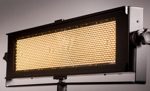 Lights-by-Led de Cartoni France, nouvelle génération de projecteurs à LEDs