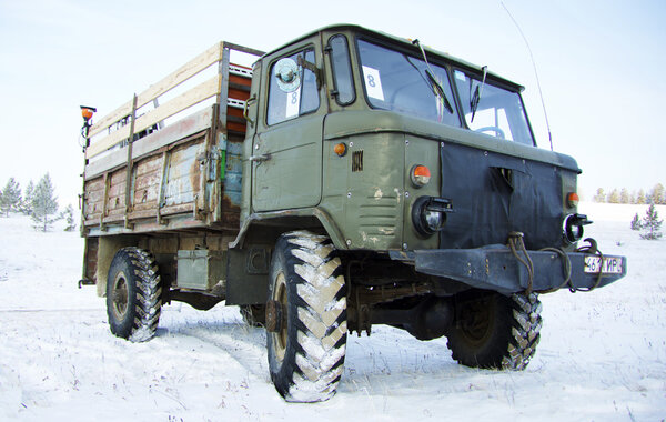 Gaz 66: electric/grip truck - It's fun to see how vehicles may look alike the ones who drive them, sometimes (see above picture, same day). <i>(Photo by Cyril Girard, gaffer, Thursday 26 February)</i>