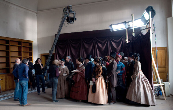 Caroline Champetier, face à ses acteurs, sur le tournage de "Berthe Morisot" - Photo DR