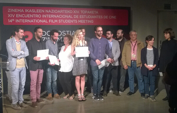 Gérard de Battista, 3<sup class="typo_exposants">rd</sup> on the right, the students winners and Olivier Affre (Panavision Alga Paris), far left - DR