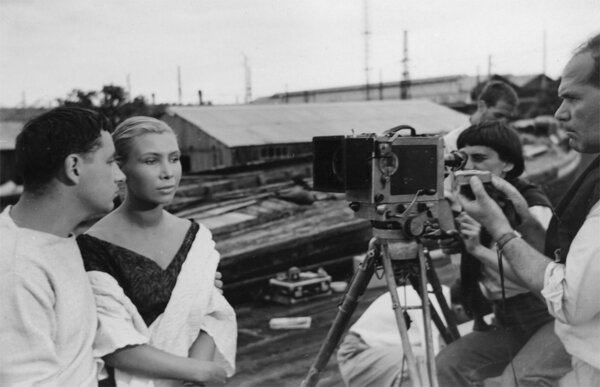 Shooting of “La Pointe Courte” with Philippe Noiret, Silvia Monfort, Agnès Varda and Louis Stein