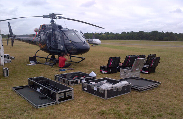 Preparing helicopter - Photo by ACS France