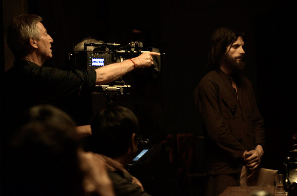 Régis Wargnier sur le tournage du "Temps des aveux" - Photo Rafael Winner