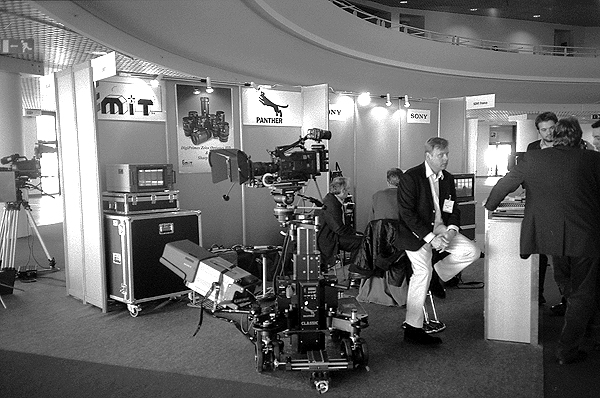 A Sony 900 camera ready for use on Emit stand