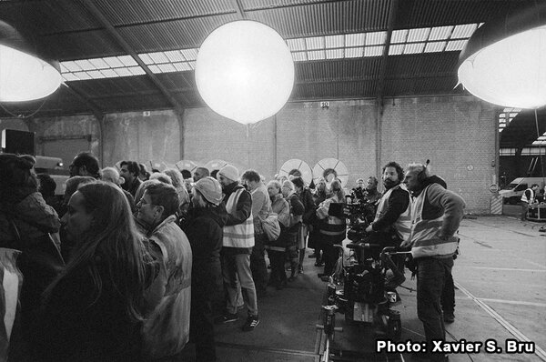 Ballons à hélium pour la séquence hangar du port - Photo Xavier Sylvestre Bru