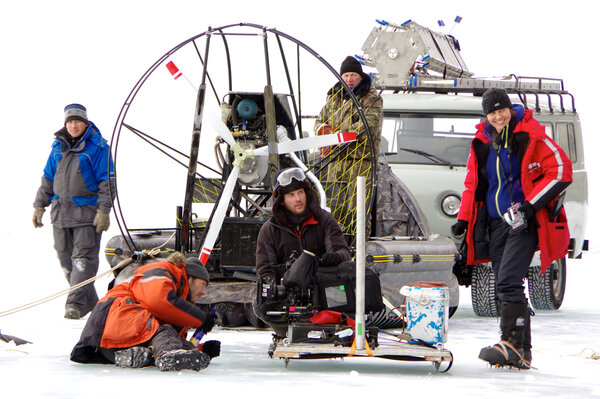 Aerolotka - In <i>The Consolations of the Forest in Siberia</i>, Teddy gets lost in a snowstorm. As to recreate the wind, we're working with a small hovercraft led by our drivers. From left to right, Samia, direction UAZ driver, Timothy, 2<sup class="typo_exposants">nd</sup> AC, Benjamin, key grip, who cobbled together an ice skate dolly, Sergueï, camera UAZ driver, and Marie-Sophie, 1<sup class="typo_exposants">st</sup> AC. <i>(Photo by Cyril Girard, gaffer, Tuesday 3 March)</i>