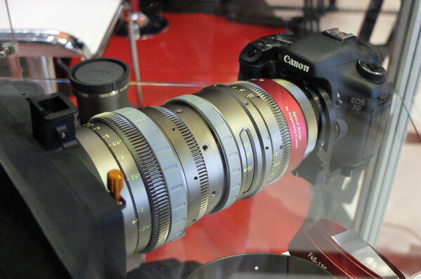 Le zoom Angénieux EZ-1 30-90 mm sur un boîtier Canon - Photo Jean-Noël Ferragut
