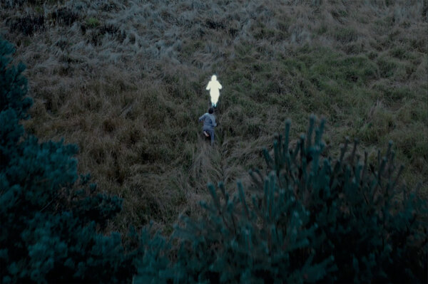 Silhouette en Scotchlight vue du drone - Capture d'écran